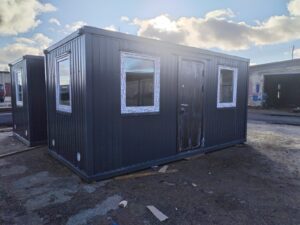Успешно завершен заказ на производство бытовок для курения